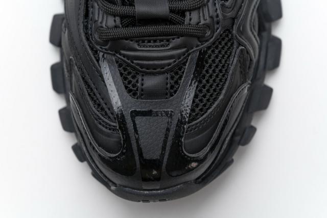 B Track.2 Sneaker Black 570391 W2GN1 1000