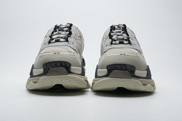 B Triple S Silvery 584088 W09O1 1900