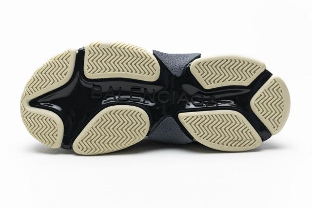 B Triple S Grey 483513 W06E1 1259