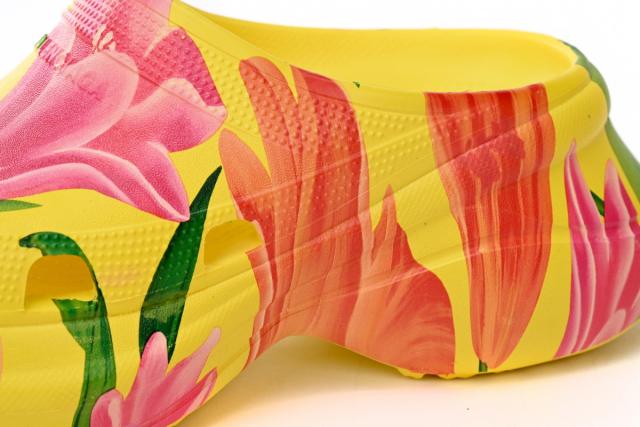 B x Crocs Pool Slide Sandals Tulip Print Multi 677389W1S8F7053