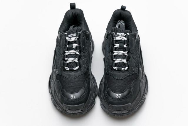 B Triple S Black 483513 W06E2 2323