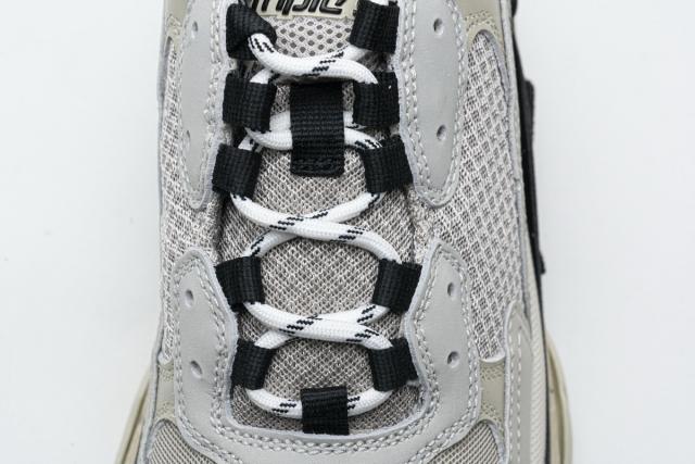 B Triple S Silvery 584088 W09O1 1900