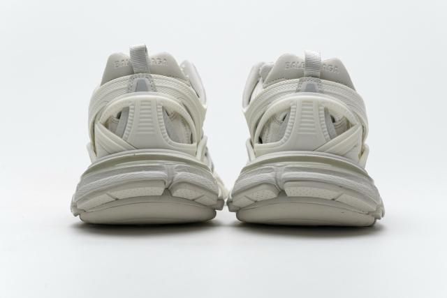 B Track.2 Sneaker White 570391 W2GN2 9000