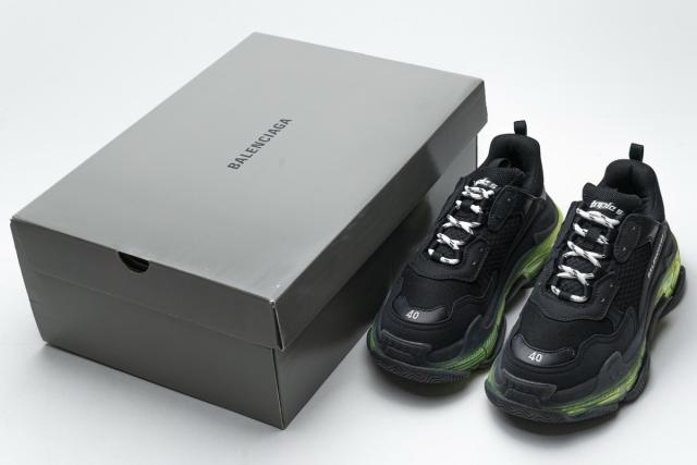 B Triple S Black Green 541624 W09O1 2140