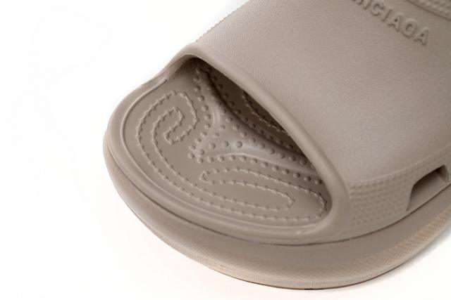 B x Crocs Pool Slide Sandal Beige 677386W1S8E2500