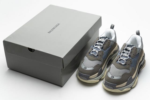 B Triple S Grey 483513 W06E1 1259