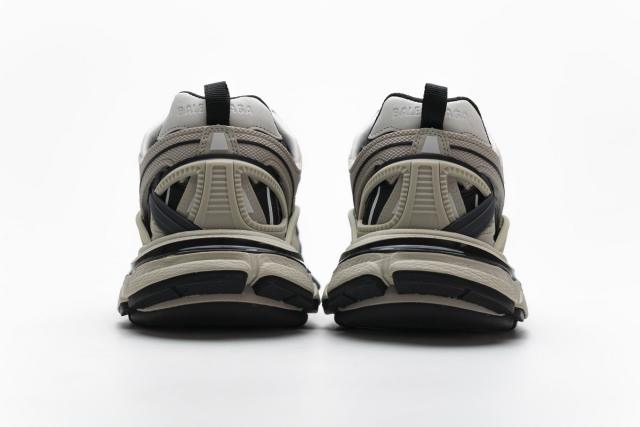 B Track.2 Sneaker Champagne Black 570391 W2GN9 2009