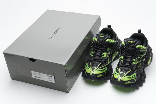 B Track.2 Sneaker Black Green 568615 W2GN1 1012