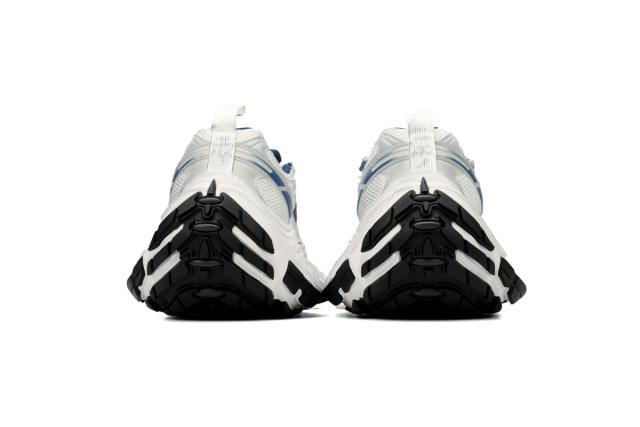 B Cargo White, Black and Blue 784342 W2MV2 1219