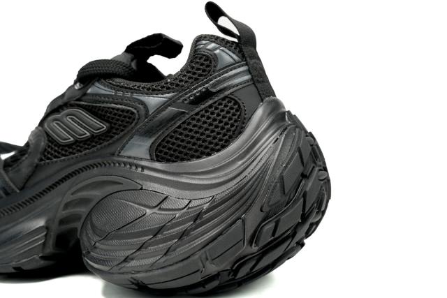 B Cargo Black 784342 W2MV2 101