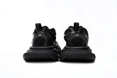 B 3XL Sneaker in All Black - 734733W2RC60203