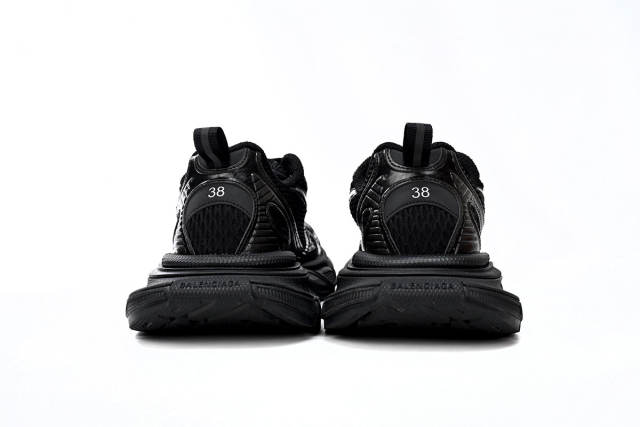 B 3XL Sneaker in All Black - 734733W2RC60203