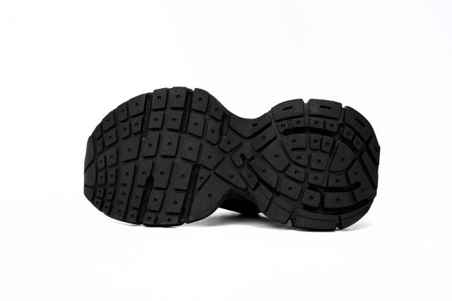 B 3XL Sneaker in All Black - 734733W2RC60203
