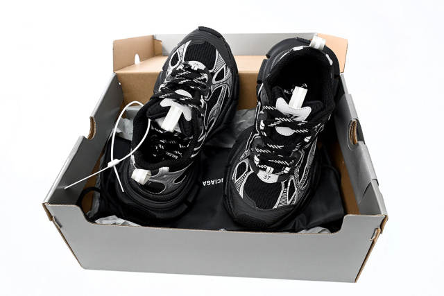 B 3XL Sneaker in Silver 734733W2RB50218
