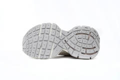 B 3XL Sneaker in 0ff-White - 734734W3XL49191
