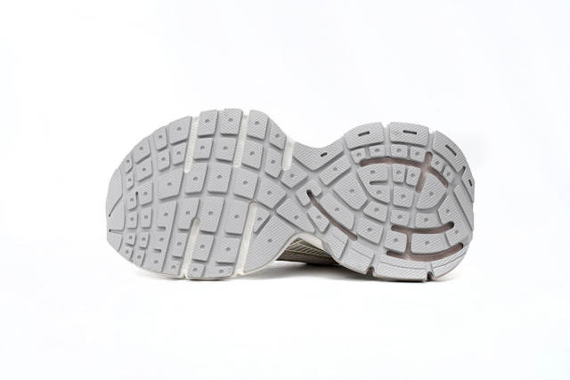 B 3XL Sneaker in 0ff-White - 734734W3XL49191
