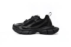 B 3XL Sneaker in All Black - 734733W2RC60203