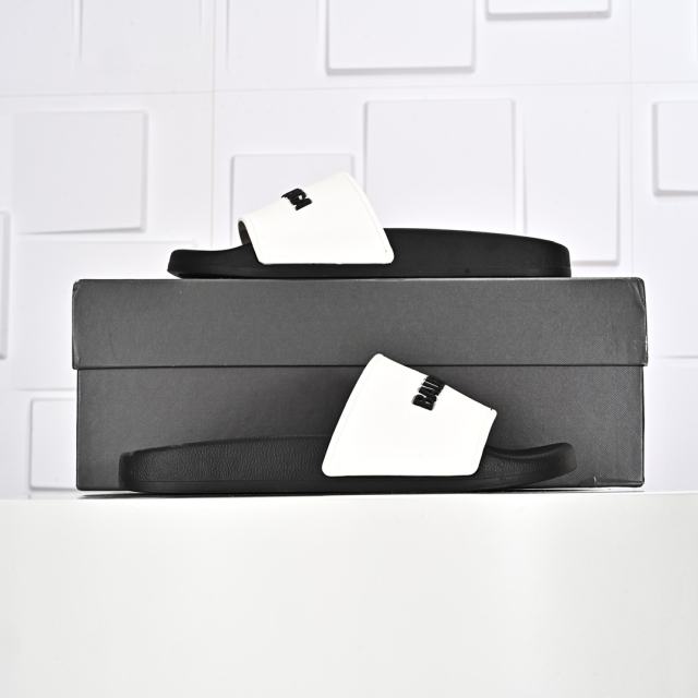 27968656 three-dimensional letter slippers 2 colors
