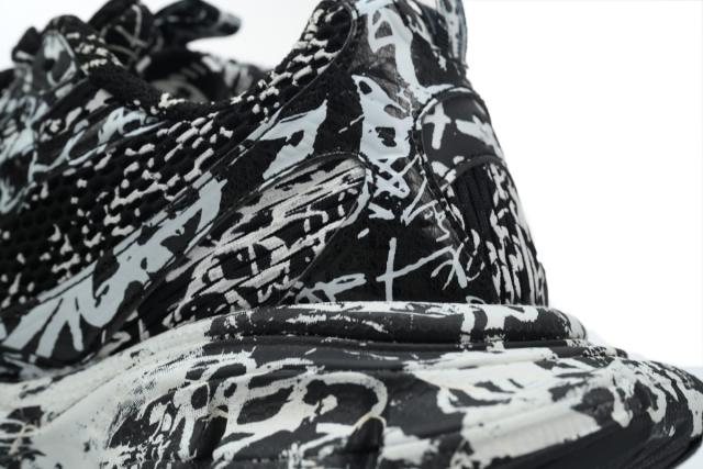 B 3XL Sneaker in Black Graffiti 734731 W3XDC 0236