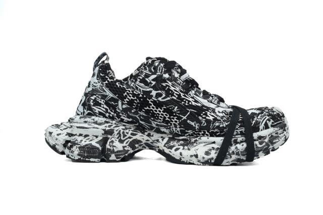 B 3XL Sneaker in Black Graffiti 734731 W3XDC 0236