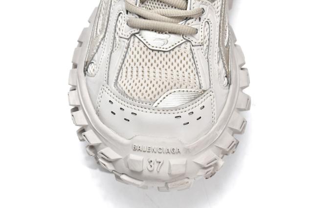 B Defender Beige 685613W2RA69700