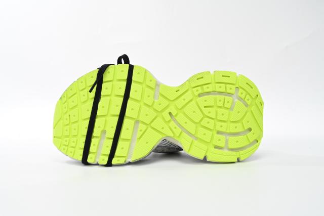 B 3XL Sneaker in Black And White Yellow 734734W3XL69031