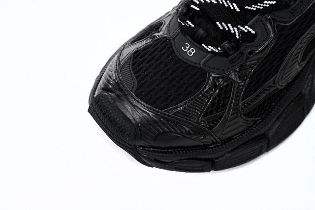 B 3XL Sneaker in All Black - 734733W2RC60203