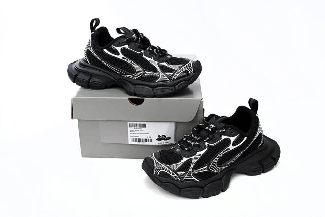 B 3XL Sneaker in Black - 734731W3XL11090