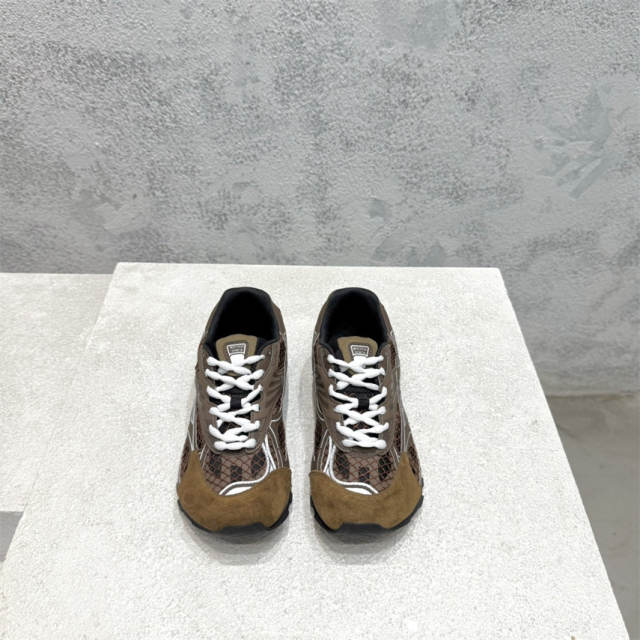 1:1 quality Bott2ga Runner Shoes