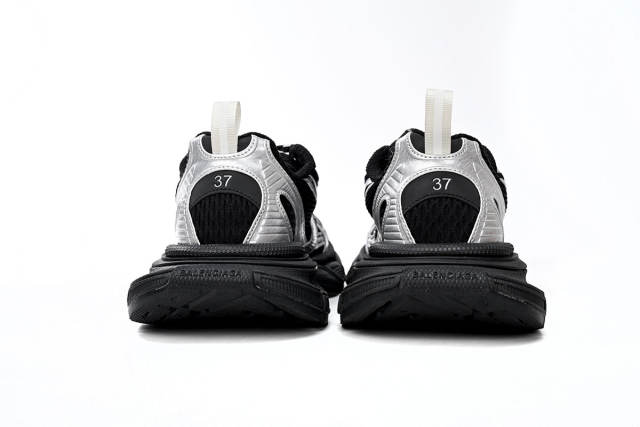 B 3XL Sneaker in Silver 734733W2RB50218