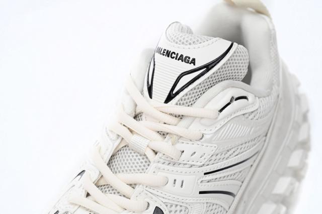 B Defender Light Beige 685613W2RAA9110