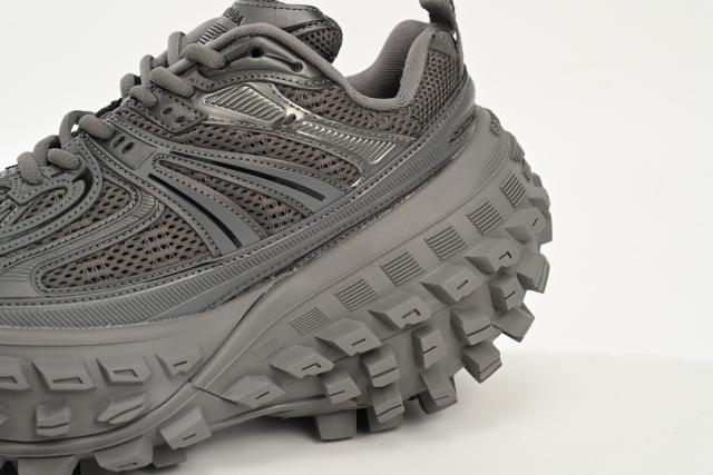 B Defender Black Gray 685611W2RA63000