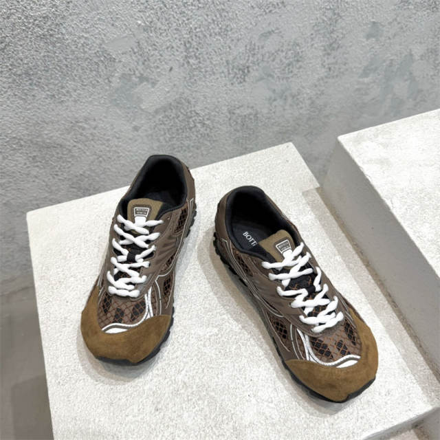 1:1 quality Bott2ga Runner Shoes