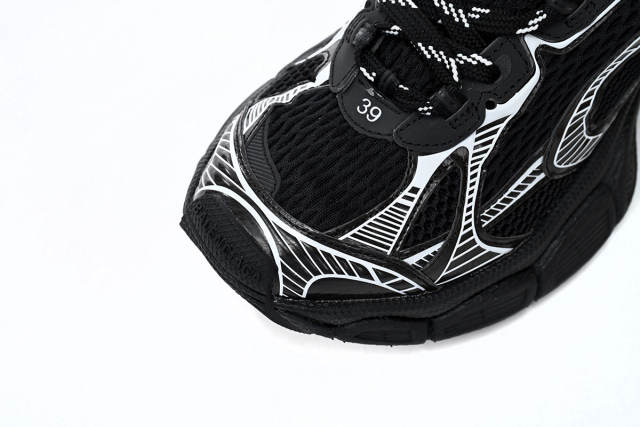 B 3XL Sneaker in Black - 734731W3XL11090