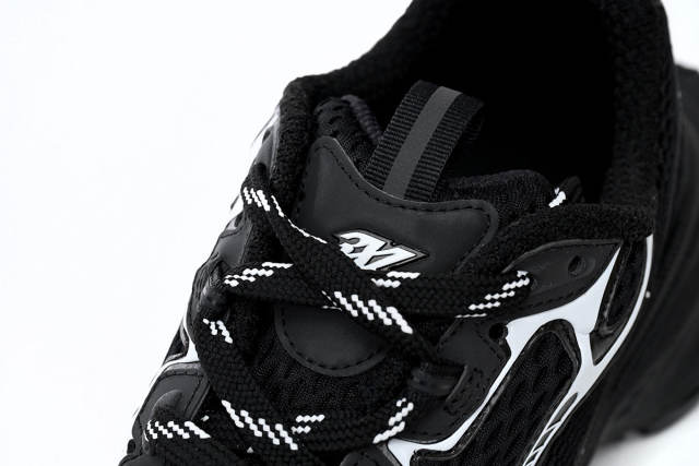B 3XL Sneaker in Black - 734731W3XL11090