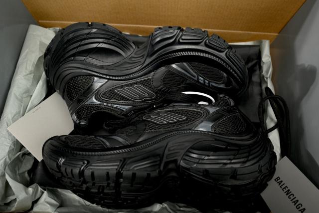 B Cargo Black 784342 W2MV2 101