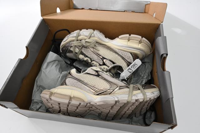 B 3XL Sneaker in Black Gray White Gold 734734W3XL60185