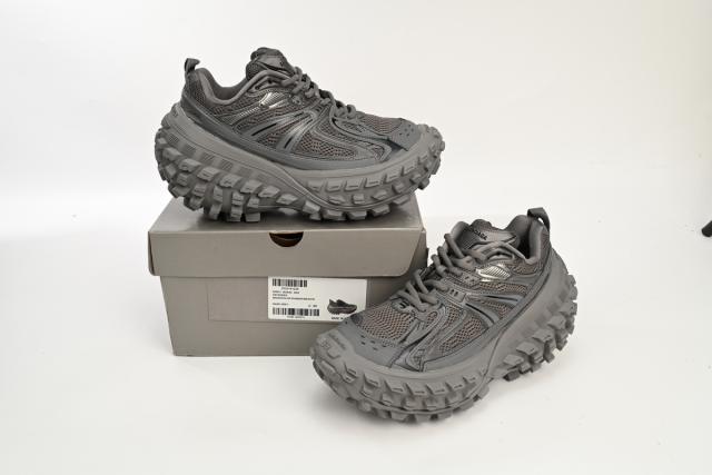 B Defender Black Gray 685611W2RA63000