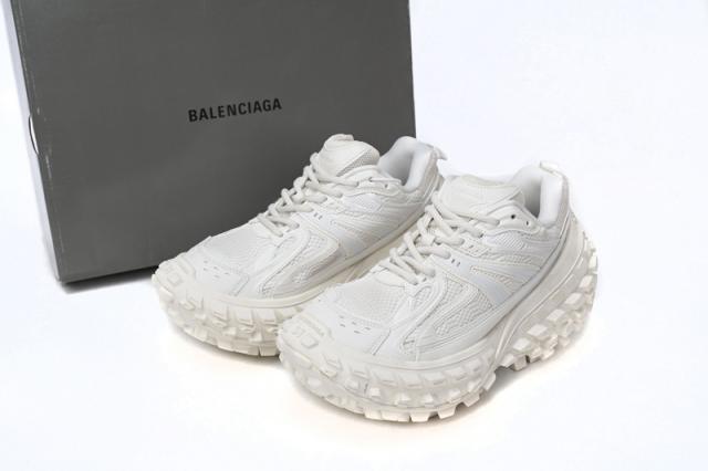 B Defender All White 685611W1RB31201