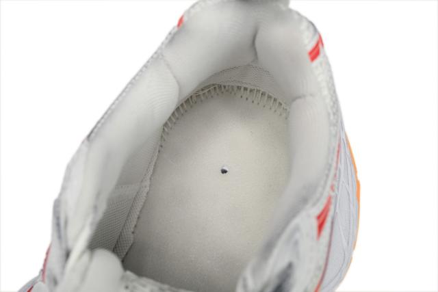 B Cargo White Orange 784342 W2MV2 9670