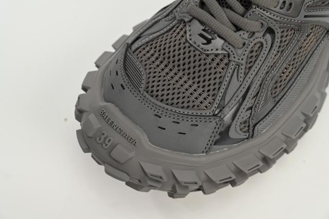 B Defender Black Gray 685611W2RA63000