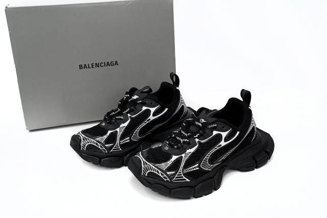 B 3XL Sneaker in Black - 734731W3XL11090