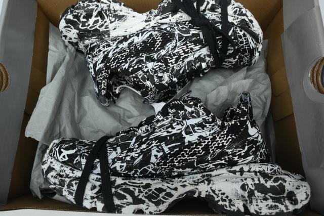 B 3XL Sneaker in Black Graffiti 734731 W3XDC 0236