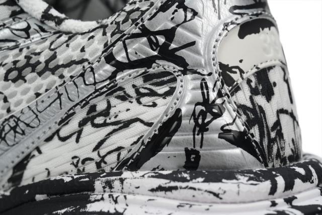 B 3XL Sneaker in White Graffiti 734731 W3XDC 0135
