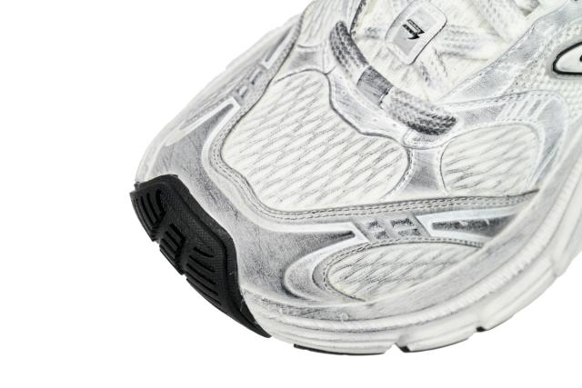 B Cargo White and Black 784342 W2MV2 9110