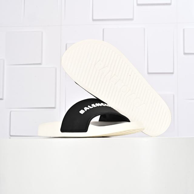 27968656 three-dimensional letter slippers 2 colors