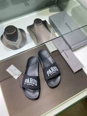 Foam capital letter print slippers