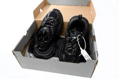 B 3XL Sneaker in All Black - 734733W2RC60203