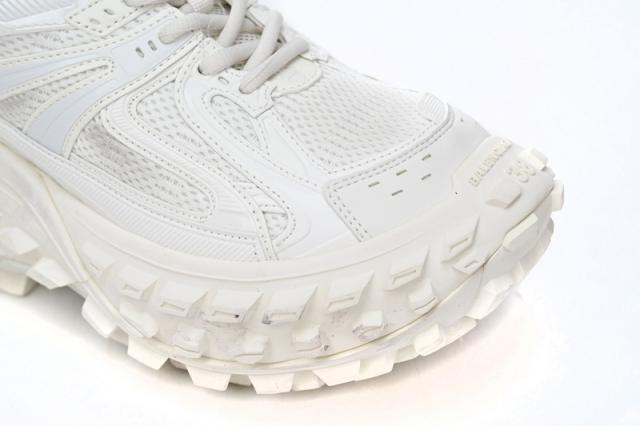 B Defender All White 685611W1RB31201