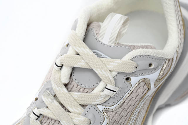 B 3XL Sneaker in 0ff-White - 734734W3XL49191